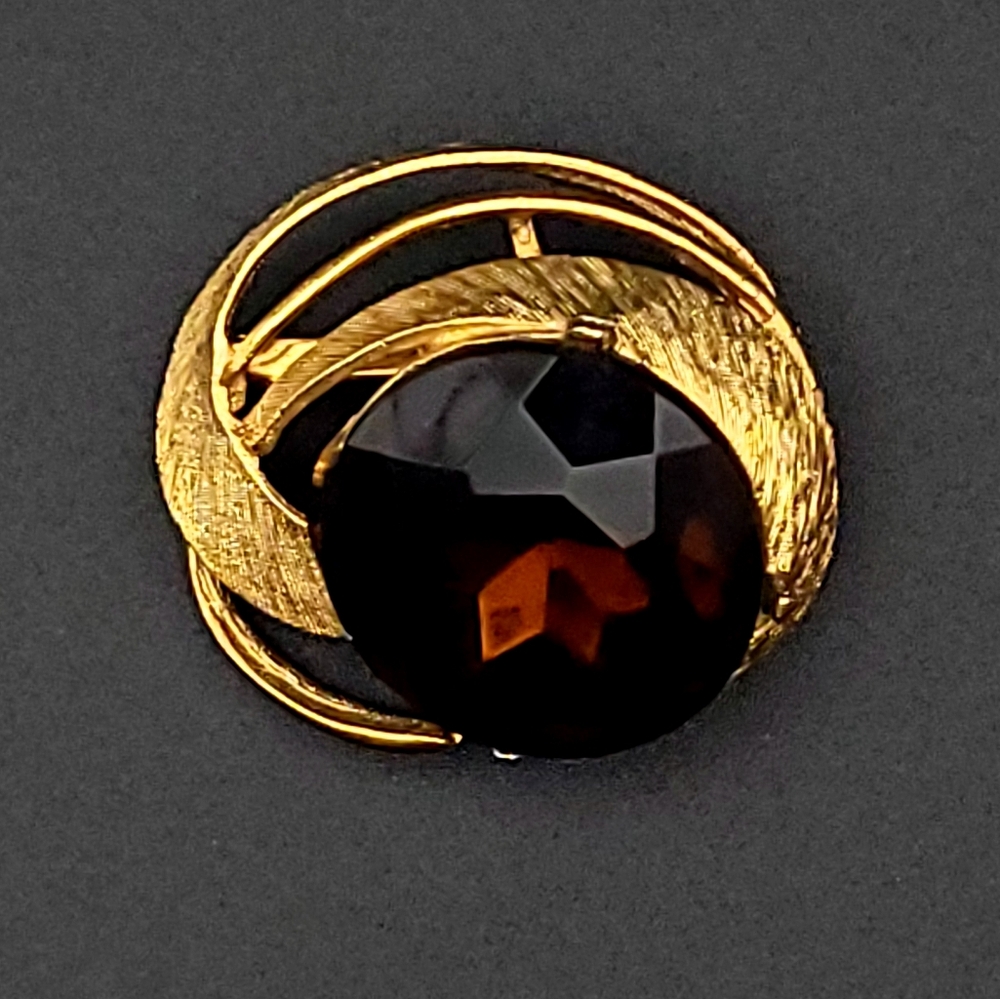 Vintage Goldtone Knot Brown Glass Topaz Center 1960s Brooch